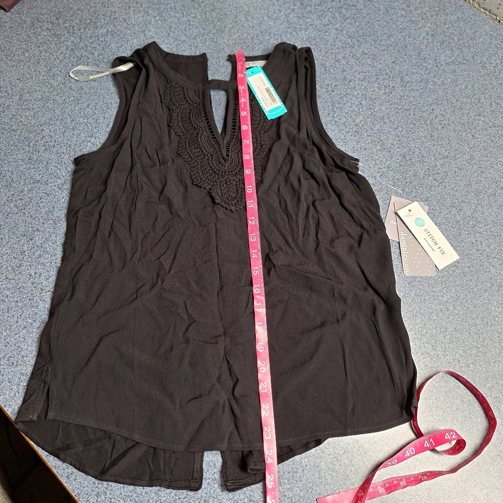 Daniel Rainn "Quin Keyhole Crochet Top", Size Small, Style#RPD15302RY3, NWT - Picture 10 of 14